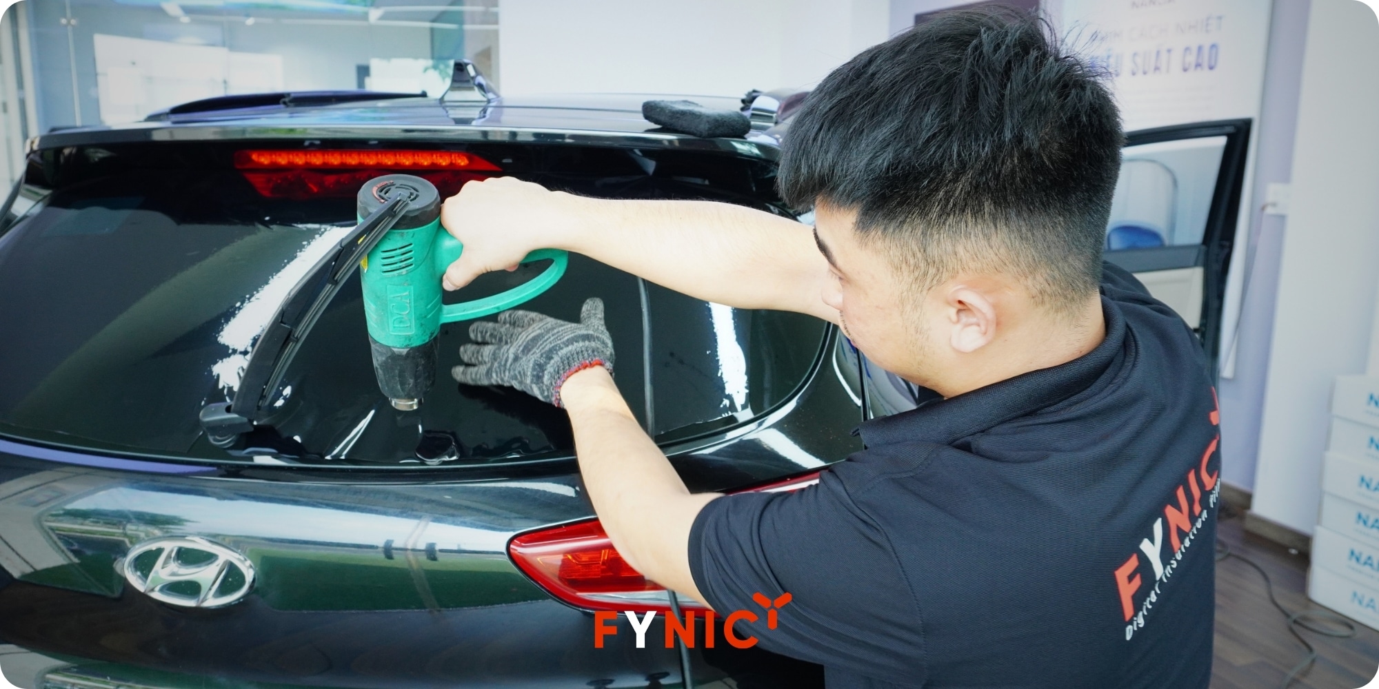 Phim cách nhiệt ứng dụng dán kính ô tô 